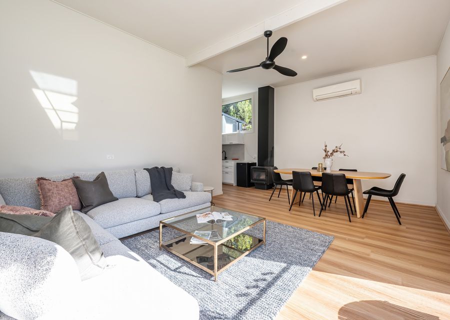 Studio - Open-plan living and dining area