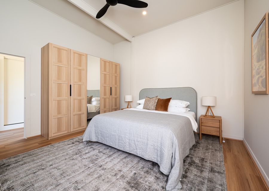 Studio - Queen Bed