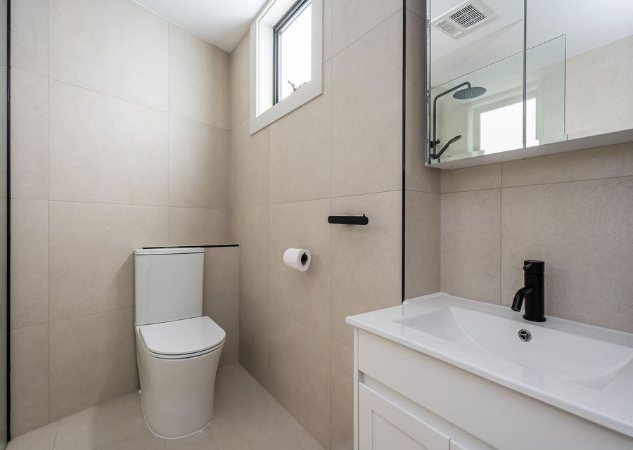 Studio - Bathroom