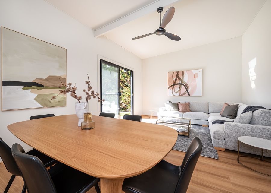 Studio - Open-plan living and dining area