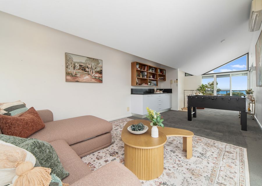 Another common seating area 