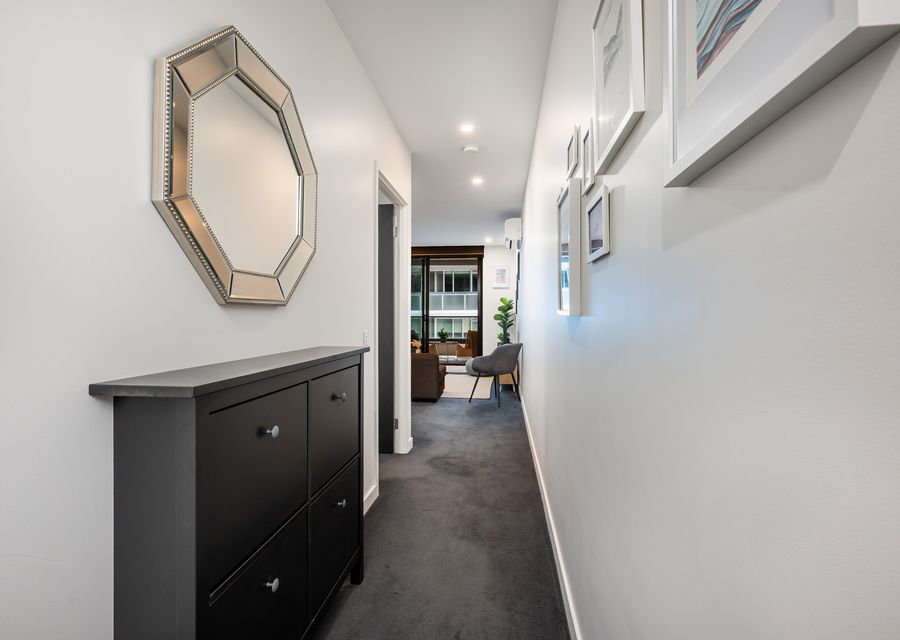 Hallway entry into the apartment