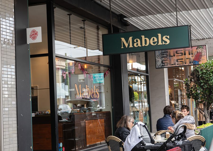 Great Cafe and restauarants nearby