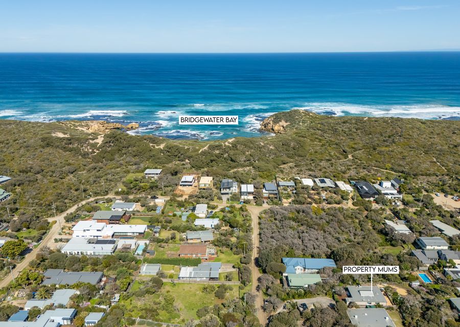 Neighbourhood and sea views 