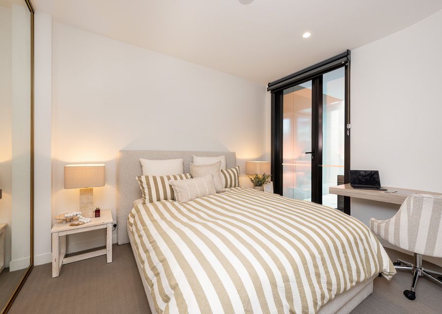 Bedroom with queen bed 