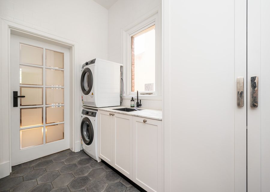 Laundry with washing machine and dryer 