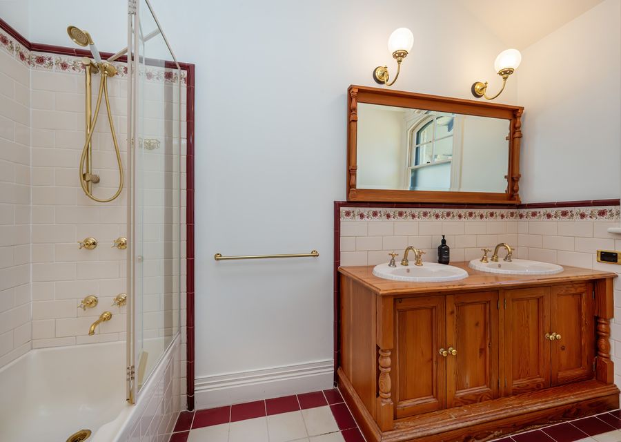 The full bathroom has the same Grand Victorian theme to it