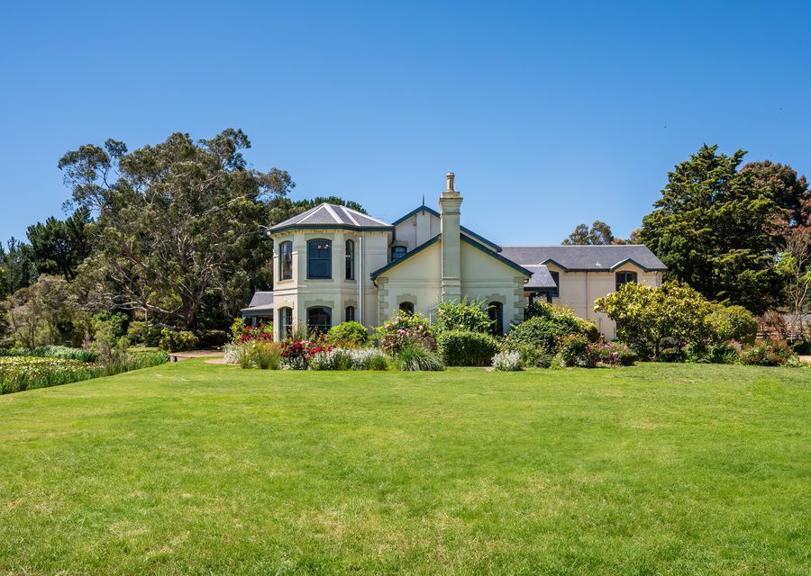 The garden here is spacious,  it will be perfect for little children to run around