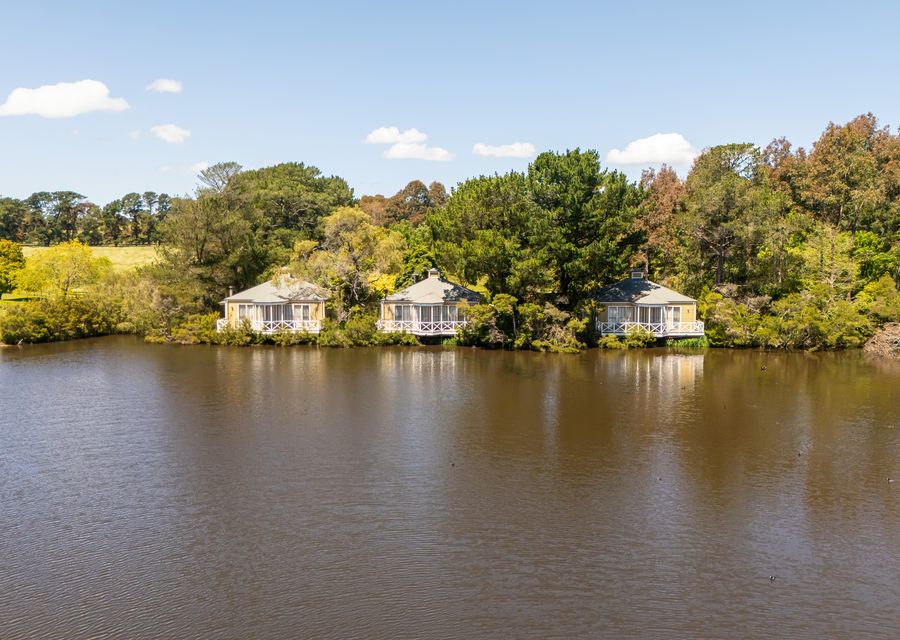 This lake side property is absolutely stunning 
