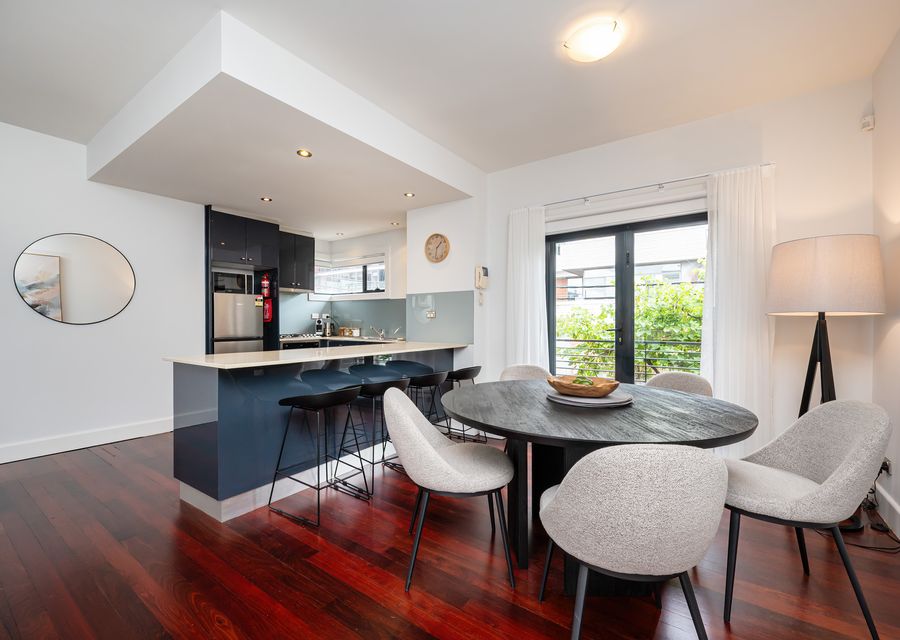 Plent of space around the breakfast bar and dining area 
