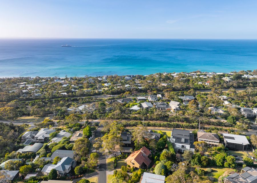 Neighbourhood and sea view 