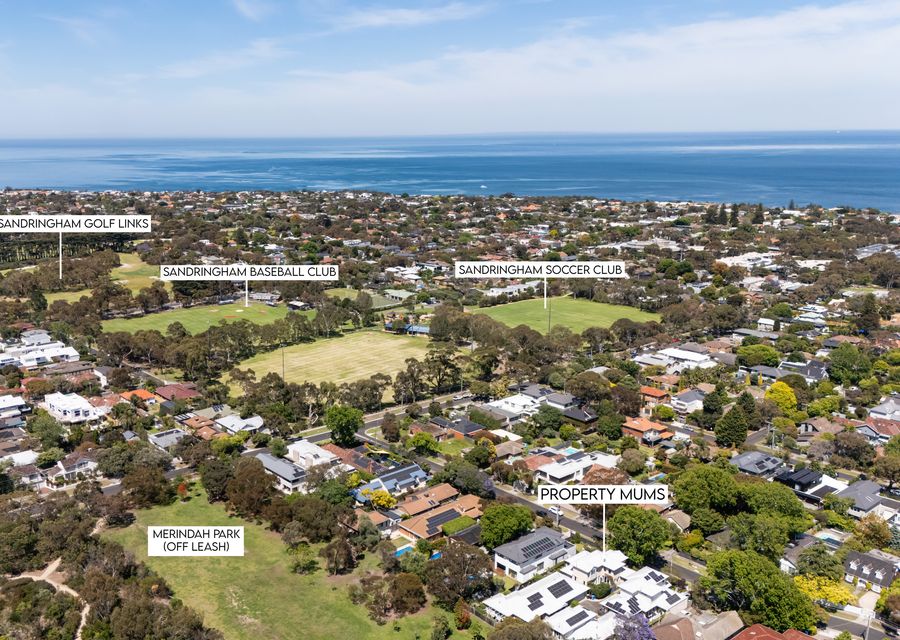 Ovals & Golf Courses close by