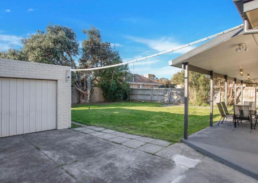 Additional secure parking in garage or driveway