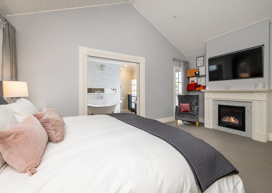 Master bedroom, king bed, ensuire, smart TV