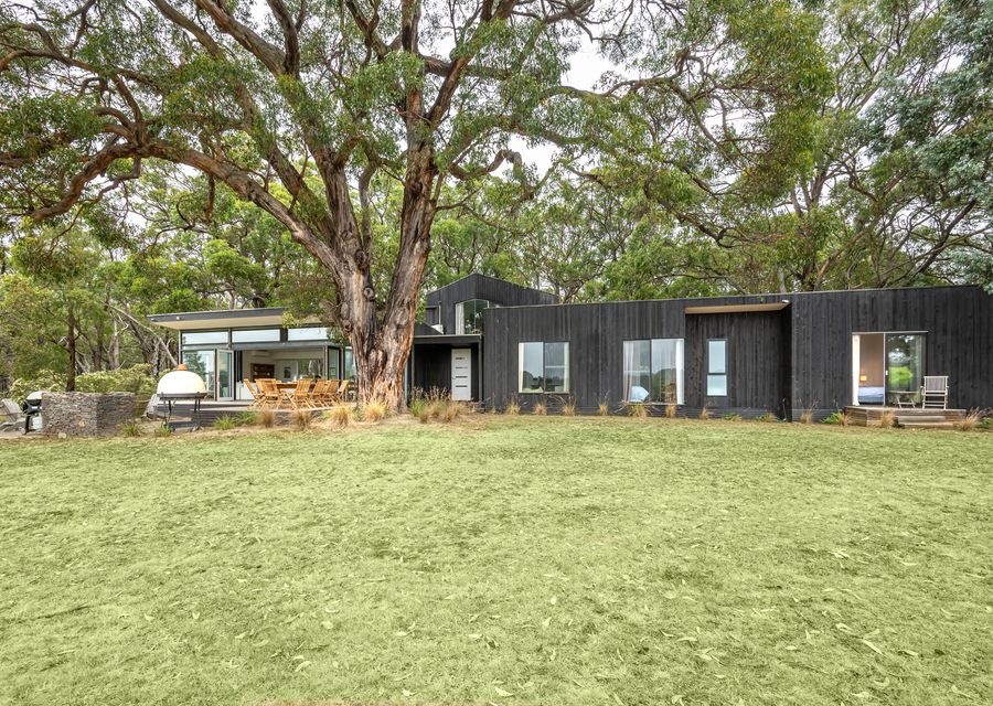 Bella’s Block Vineyard Retreat with Tennis Court, Shoreham
