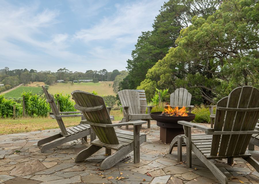 Bella’s Block Vineyard Retreat with Tennis Court, Shoreham