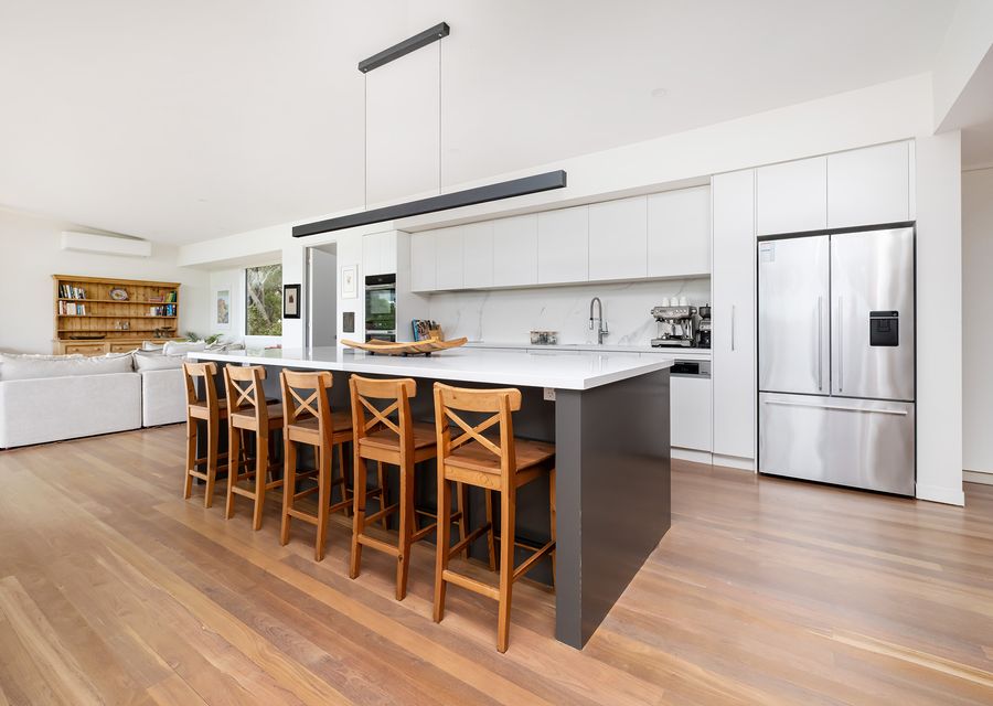 Stunning fully equipped kitchen 