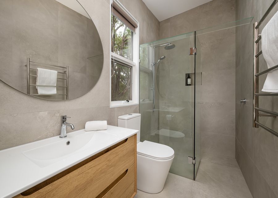 Bella’s Block Vineyard Retreat with Tennis Court, Shoreham