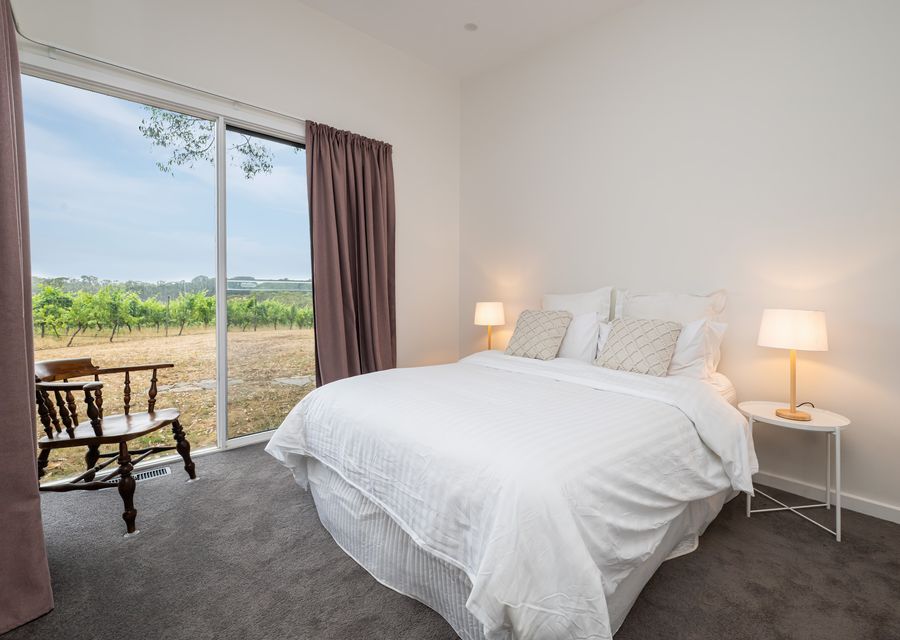 Bella’s Block Vineyard Retreat with Tennis Court, Shoreham
