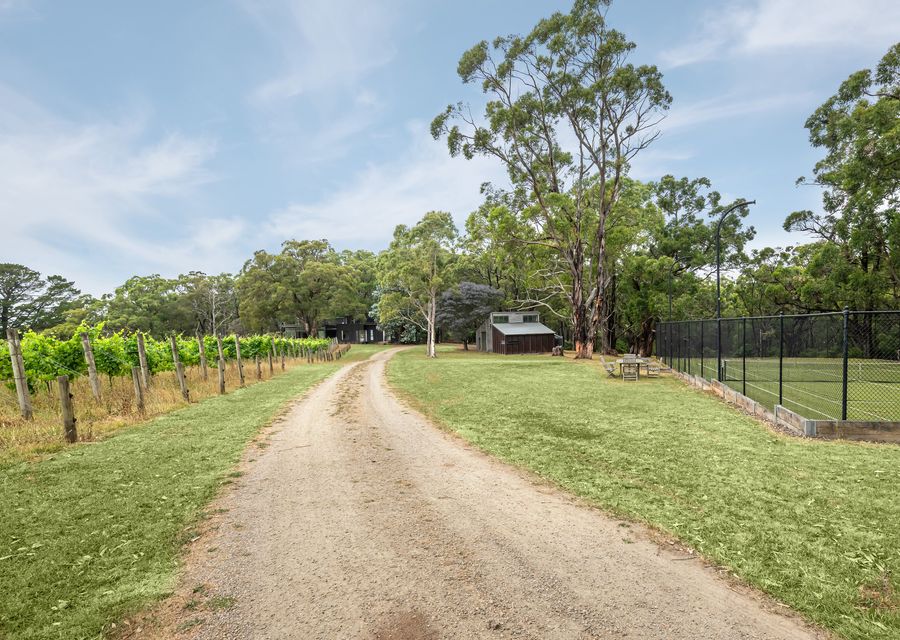 Bella’s Block Vineyard Retreat with Tennis Court, Shoreham