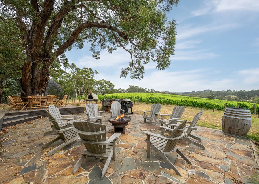 Bella’s Block Vineyard Retreat with Tennis Court, Shoreham
