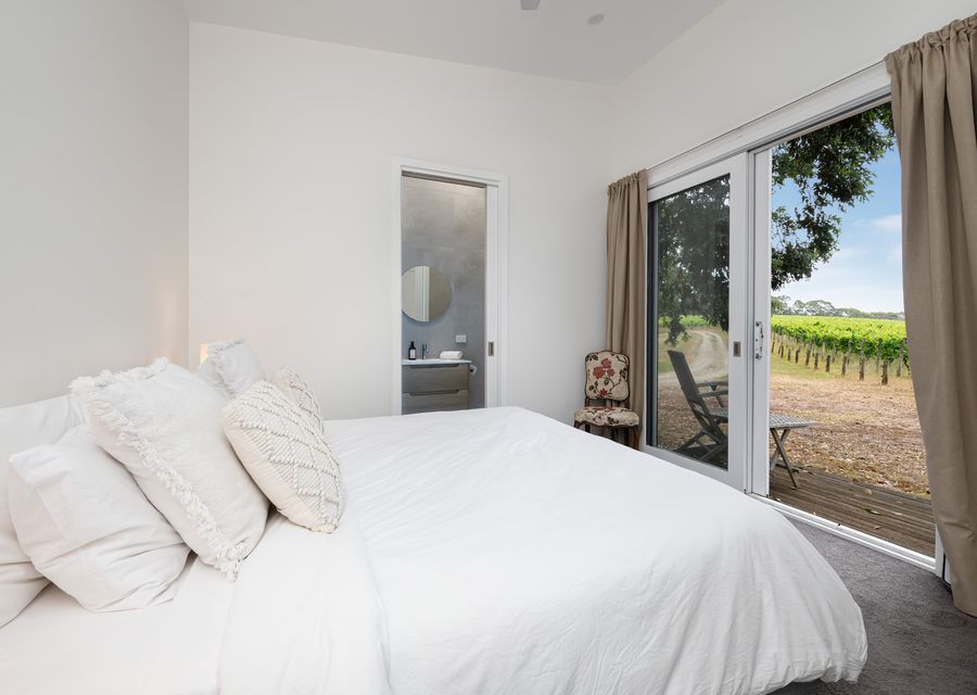 Bella’s Block Vineyard Retreat with Tennis Court, Shoreham