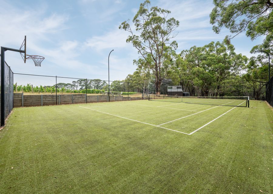 Bella’s Block Vineyard Retreat with Tennis Court, Shoreham