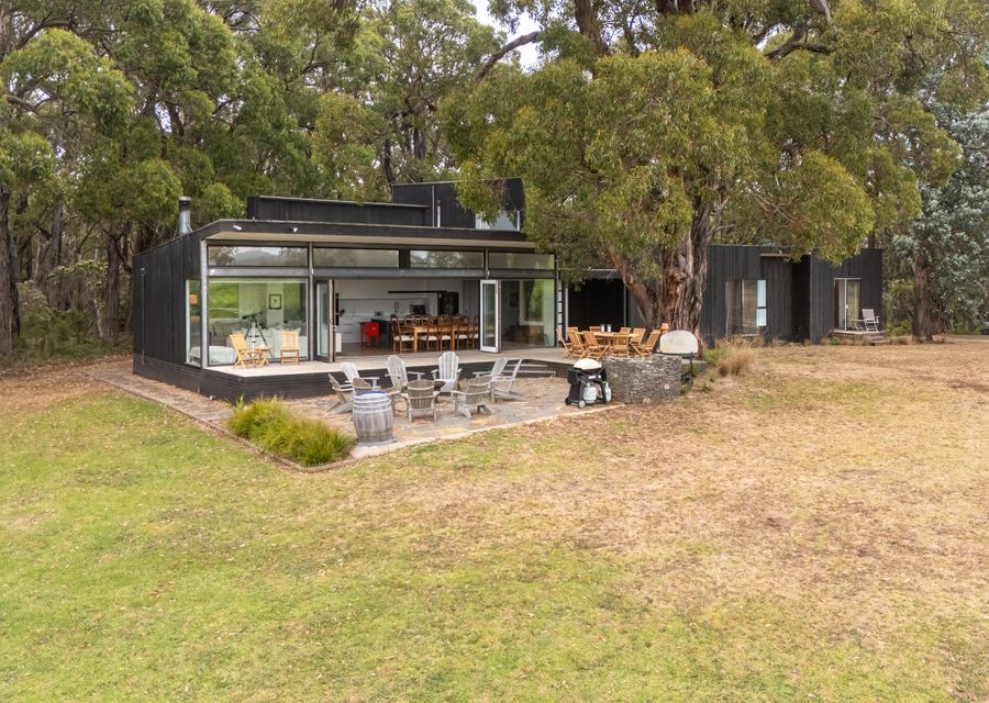 Bella’s Block Vineyard Retreat with Tennis Court, Shoreham