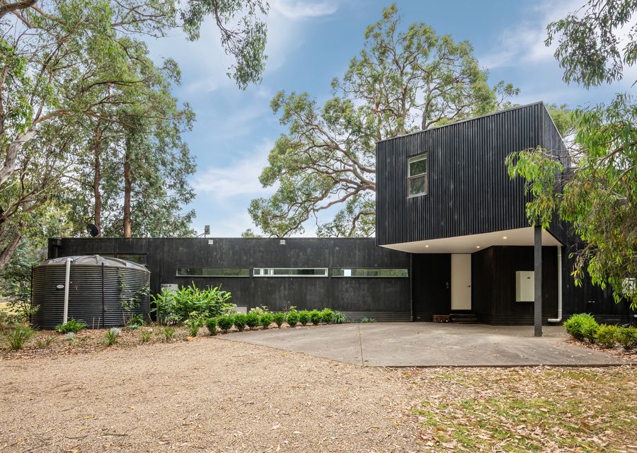 Bella’s Block Vineyard Retreat with Tennis Court, Shoreham