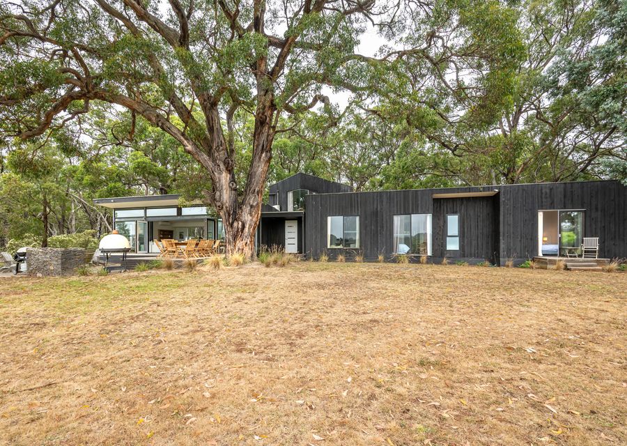 Bella’s Block Vineyard Retreat with Tennis Court, Shoreham