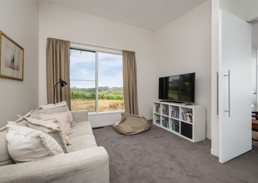 Bella’s Block Vineyard Retreat with Tennis Court, Shoreham