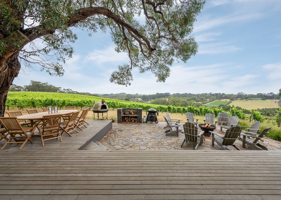 Bella’s Block Vineyard Retreat with Tennis Court, Shoreham