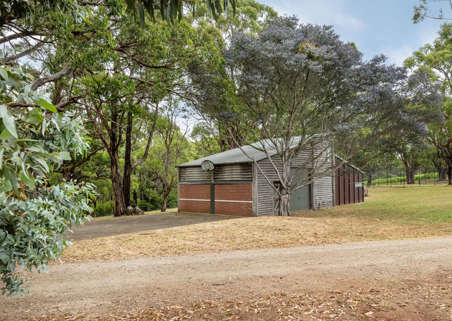 Bella’s Block Vineyard Retreat with Tennis Court, Shoreham