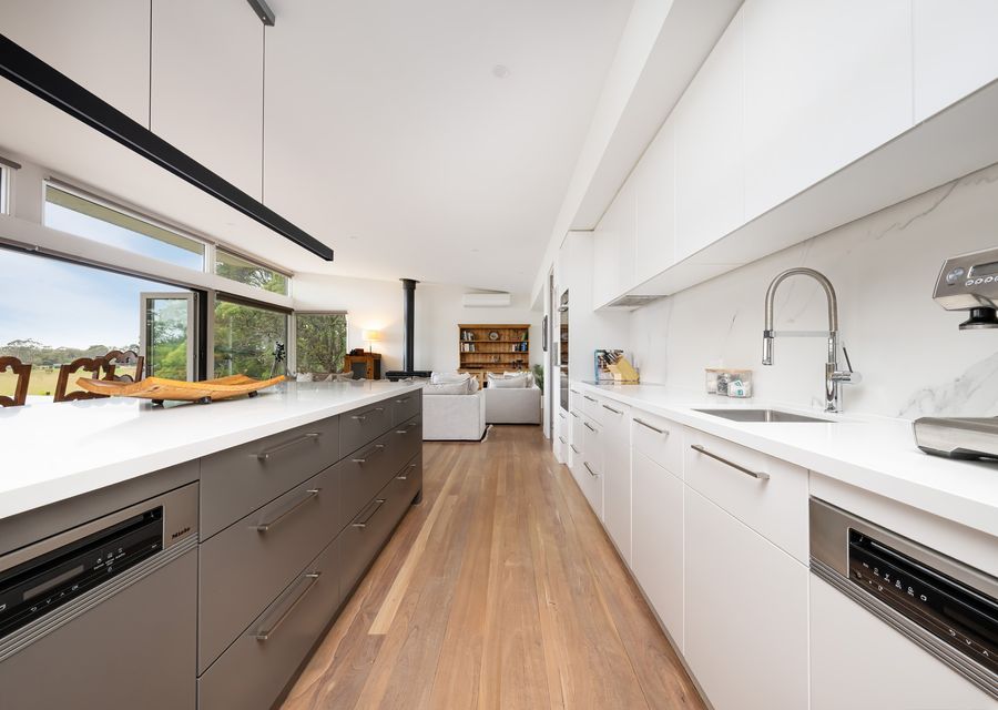 Bella’s Block Vineyard Retreat with Tennis Court, Shoreham