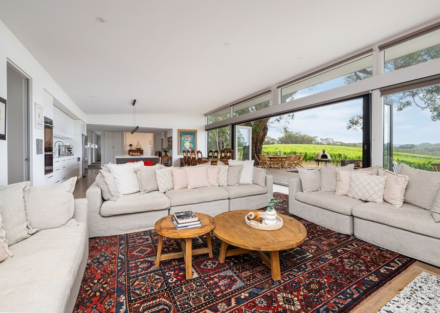 Bella’s Block Vineyard Retreat with Tennis Court, Shoreham