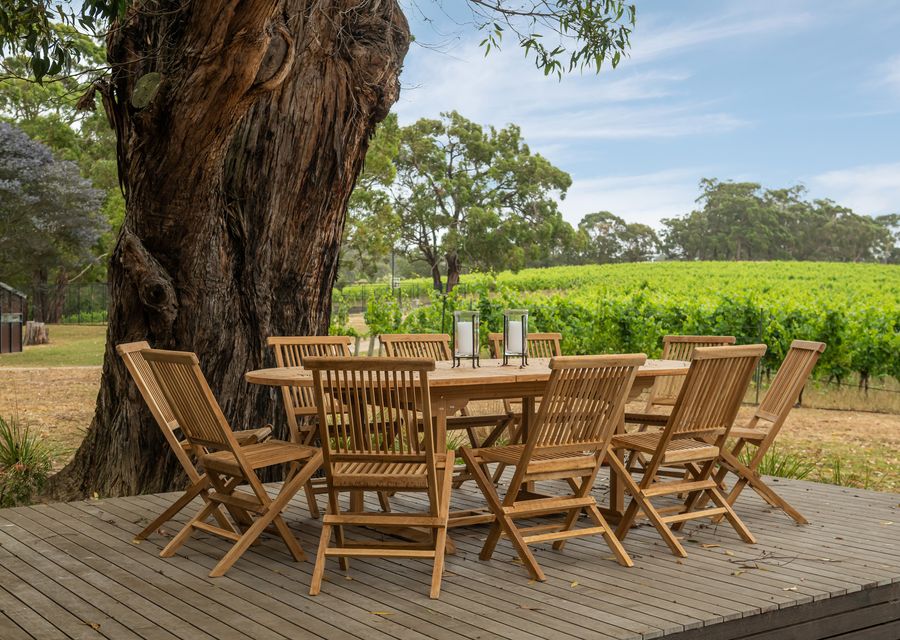 Bella’s Block Vineyard Retreat with Tennis Court, Shoreham