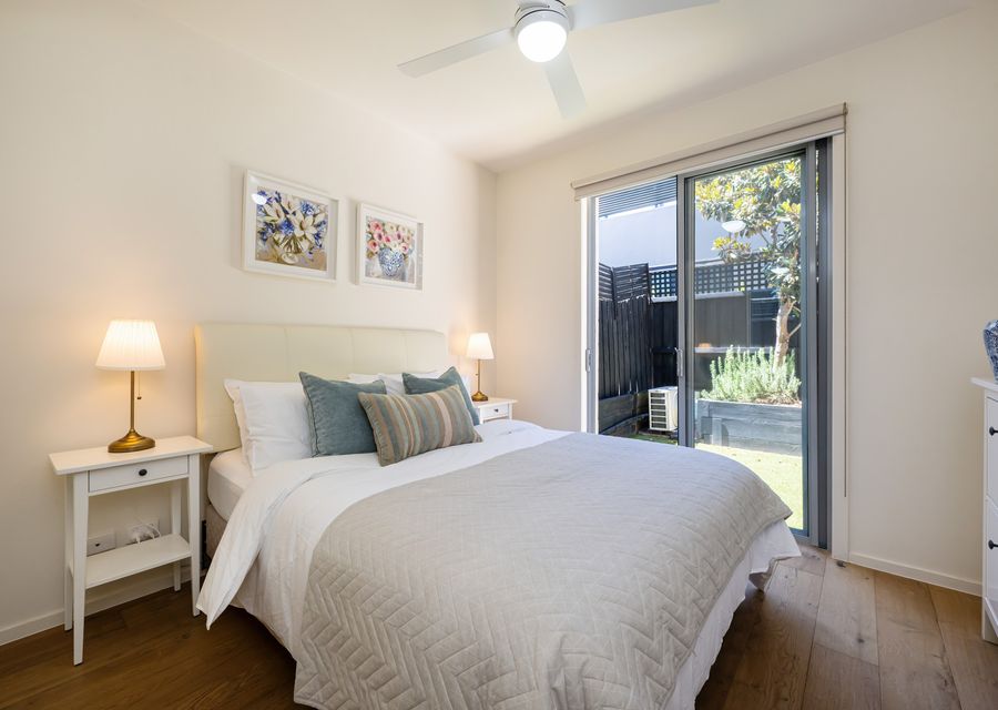 Queen Bedroom with ceiling fan