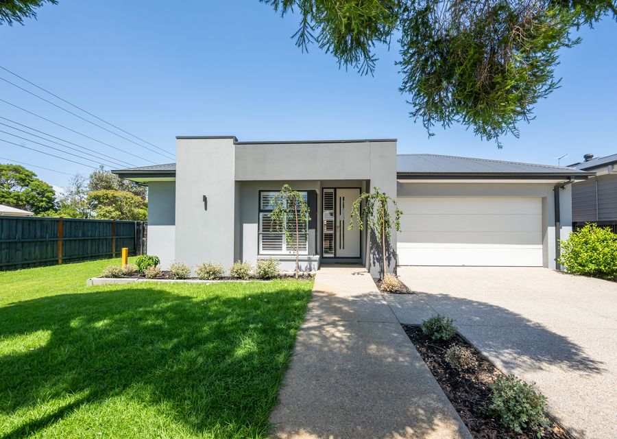 Double garage and driveway parking 