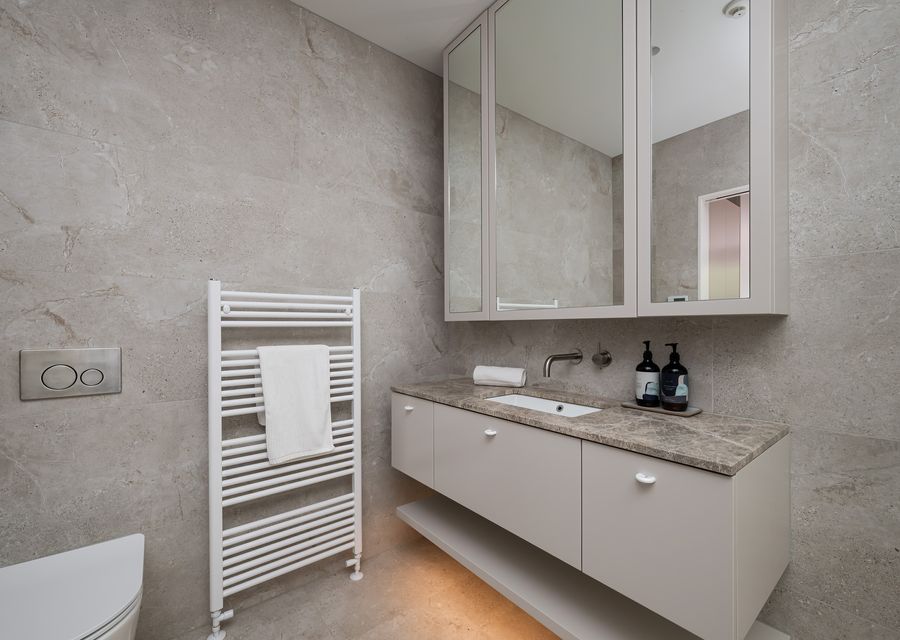 Main bedroom ensuite