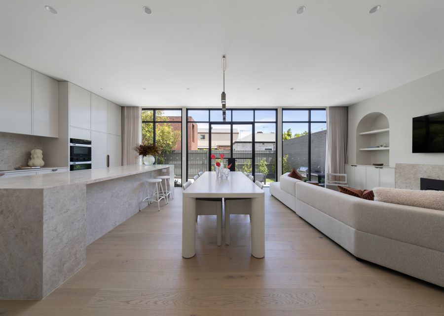 Dining for six guests 