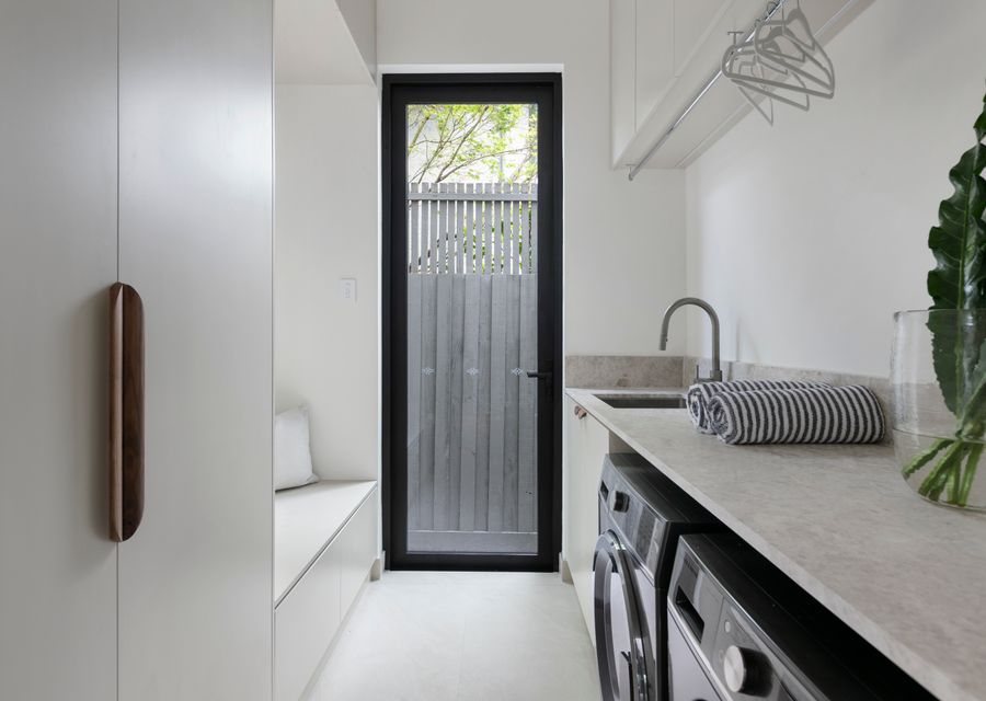 Laundry with washing machine and dryer 