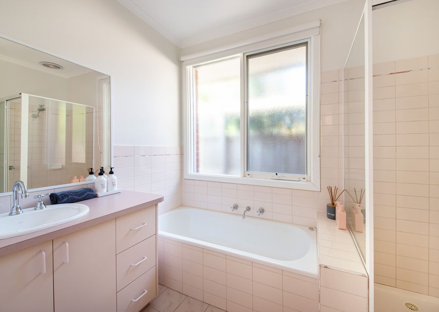 Charming Cottage in Beautiful Hampton