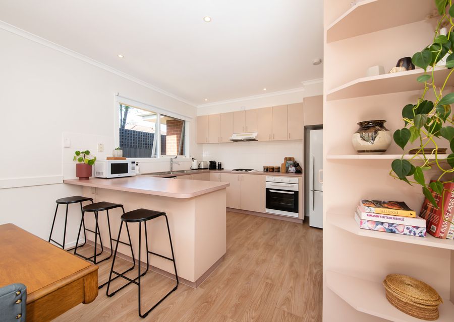 Breakfast bar seating for 3