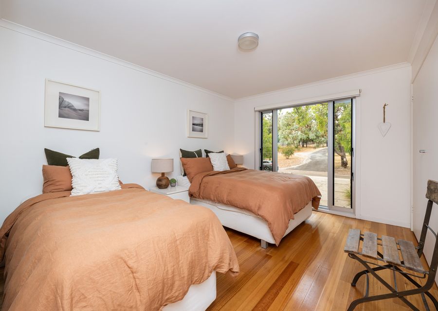 Double bed and single bed