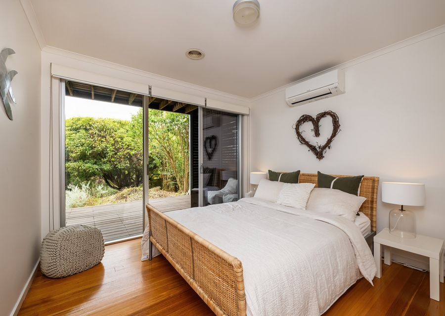 Queen bedroom with own split AC system