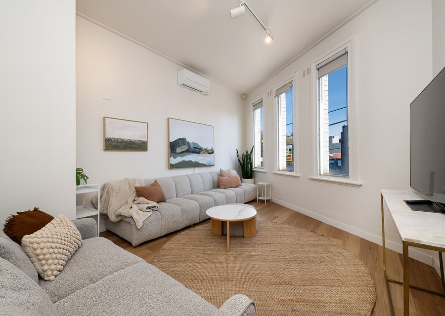 Spacious bright living area 