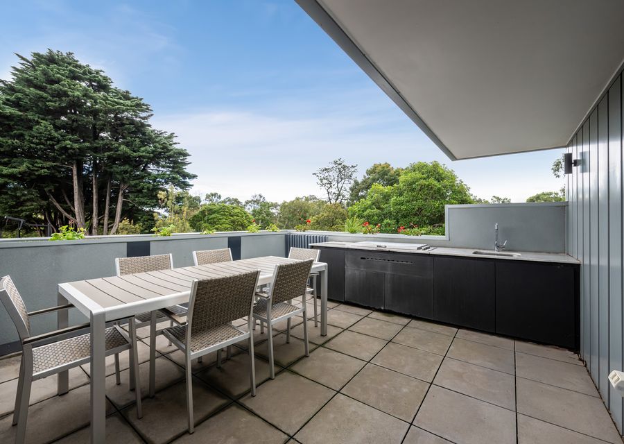 Alfresco dining area and BBQ