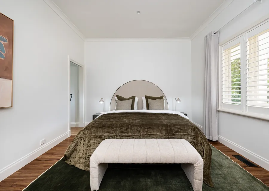 Master Bedroom: King Bed with Ensuite (downstairs)