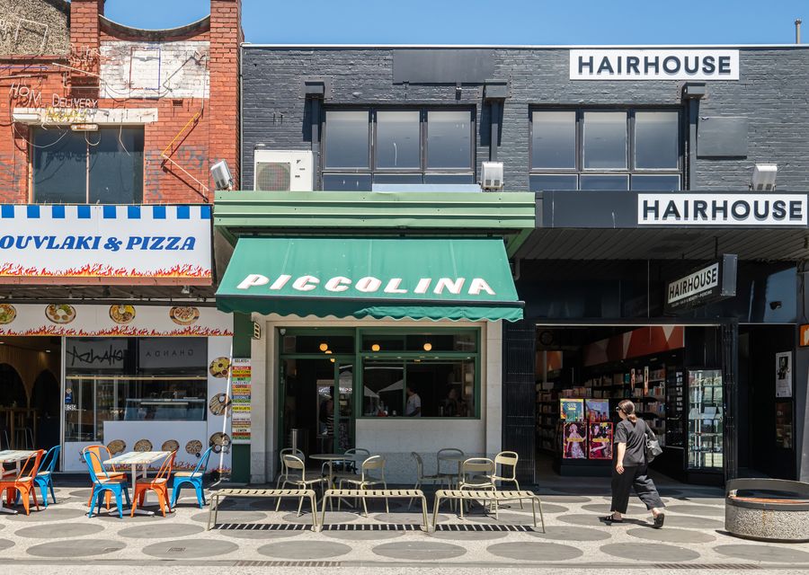 Restaurants, bars and shopping galore in Acland St