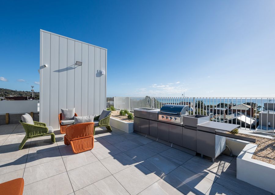 Communal rooftop (with BBQ)